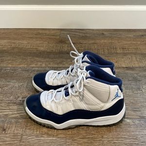 Boys Jordan 11 Retro UNC Win Like 82, size 3Y. Navy Blue/White.